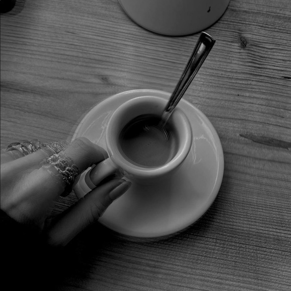 Meet your Posher, Serena - Picture 2 of 4